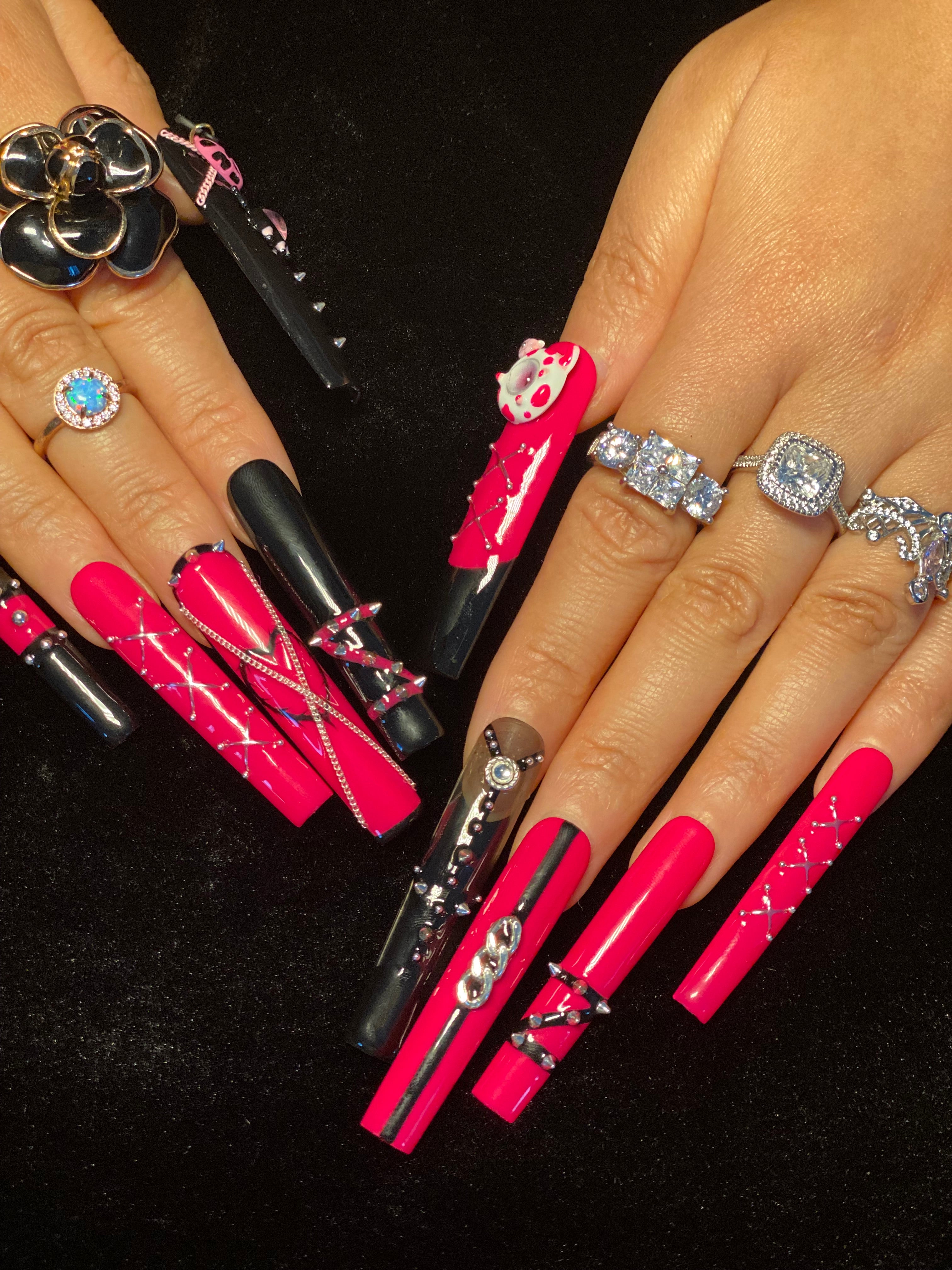 Luxury Pink & Black Studded Nail CR94