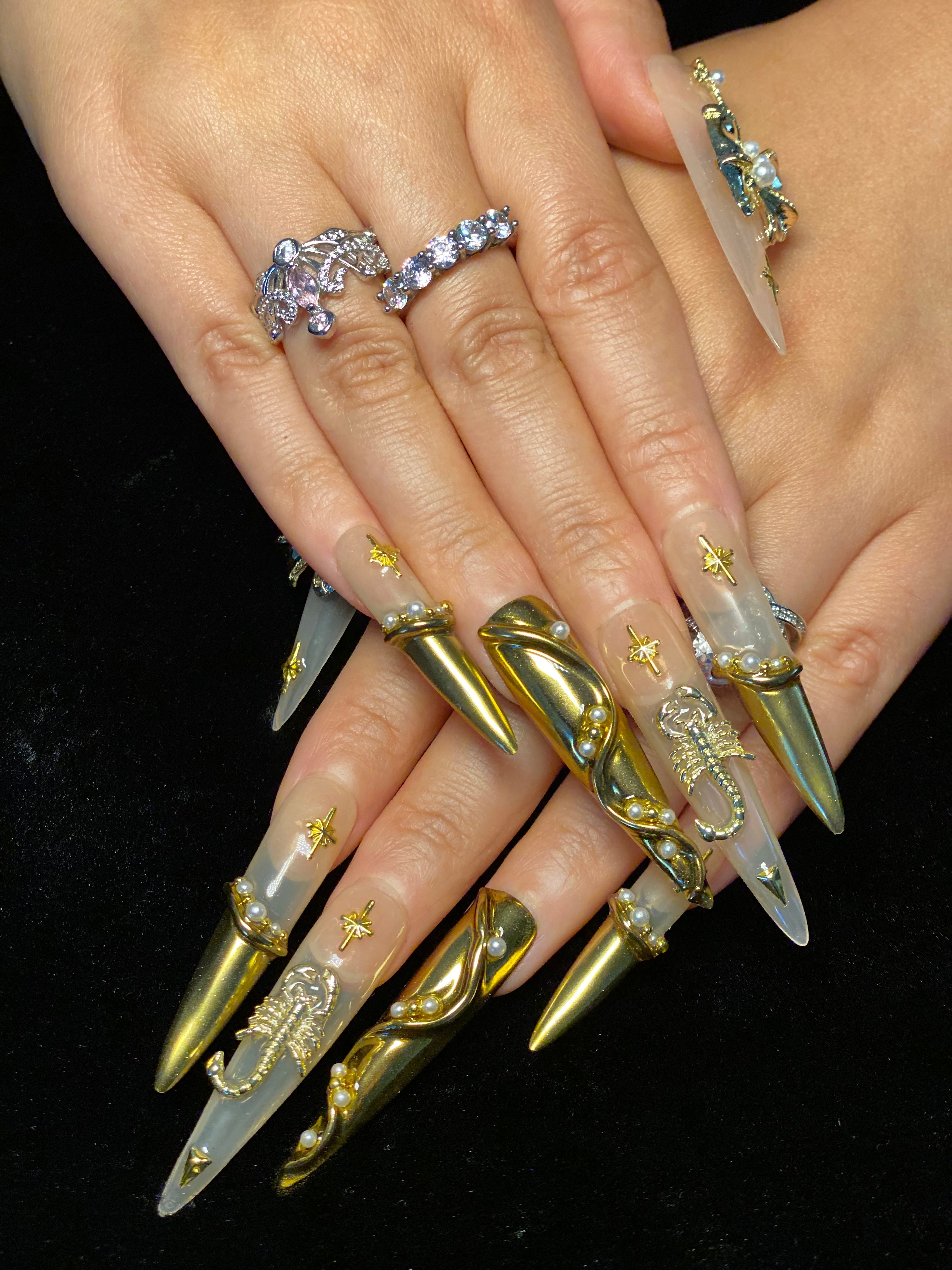 Luxurious Gold & Pearl Accent Nails CR98